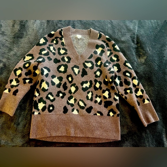 Soft & cozy purple leopard print sweater - Picture 1 of 3